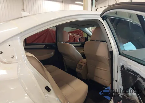 2018 Subaru Legacy 2.5I Premium из США, поврежденный, VIN 4S3BNAF60J3039747